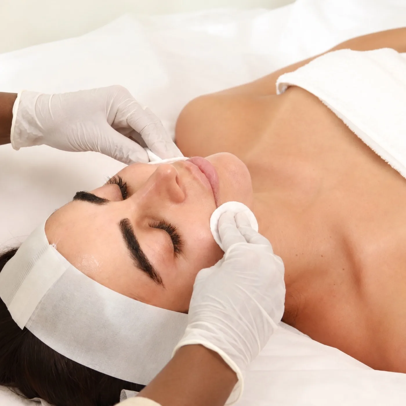 Cleansing facial in Dubai, hydrating finish at AZIZAM beauty salon